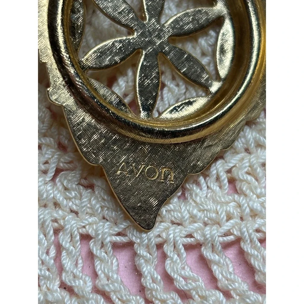 1970s Avon Gold Tone Leaf Locket Brooch Solid Perfume Holder Textured 2